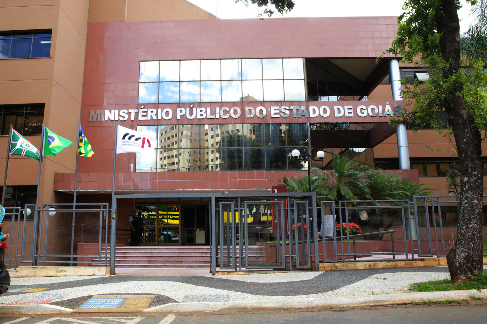 10_32_05_551_15_01_19_Fachada_Sede_MP_GO_104 10_32_05_551_15_01_19_Fachada_Sede_MP_GO_104
